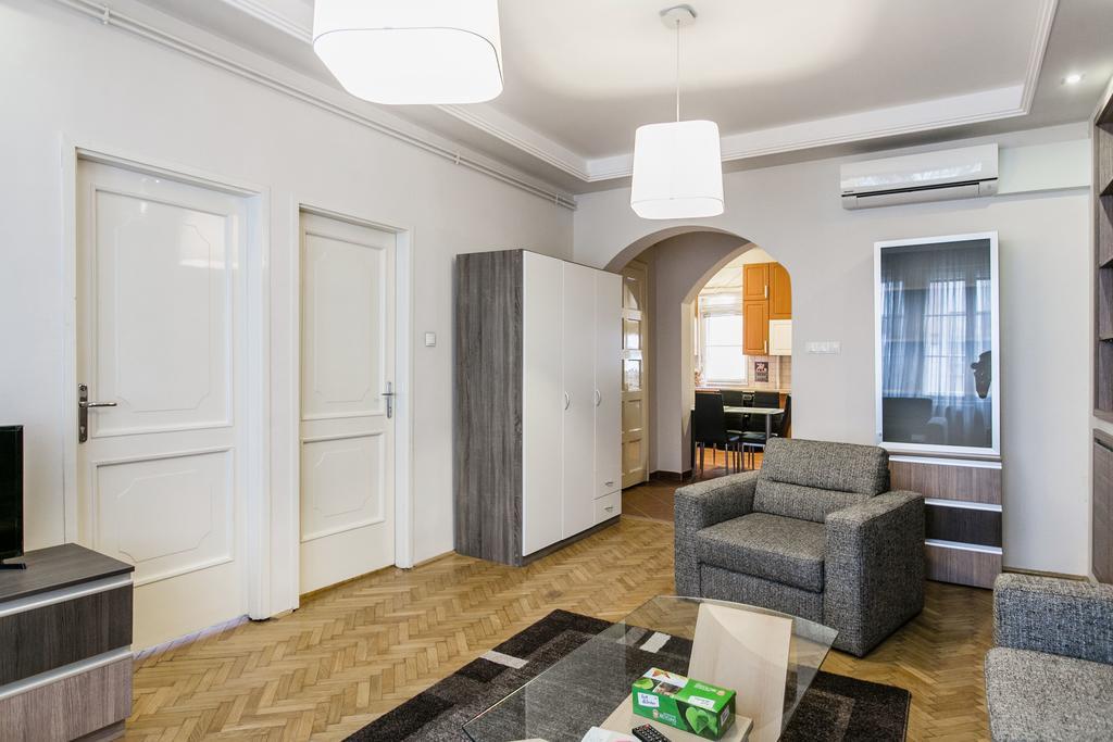 Apartment At Nagymezo Boedapest Buitenkant foto